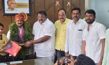 *चिपळूणचे आ. शेखरभाऊ निकम यांची प्रदेशाध्यक्ष नागेश फाटे यांच्या संपर्क कार्यालयास भेट*  *राष्ट्रवादी उद्योग व व्यापार  विभागाचे वतीने आ. निकम कुटुंबियाचा केलायथोचित सन्मान*