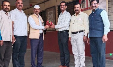 *प्रा .अमोल कवडे यांना मुंबई विद्यापीठाची पीएच.डी.*   *बार्डीसह करकंब पंचक्रोशीतून अभिनंदनाचा होतोय वर्षाव....!*