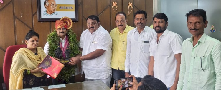 *चिपळूणचे आ. शेखरभाऊ निकम यांची प्रदेशाध्यक्ष नागेश फाटे यांच्या संपर्क कार्यालयास भेट*  *राष्ट्रवादी उद्योग व व्यापार  विभागाचे वतीने आ. निकम कुटुंबियाचा केलायथोचित सन्मान*