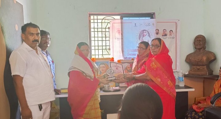 *रेश्मा मोरे यांचा अहिल्याबाई होळकर पुरस्काराने सन्मान...!*