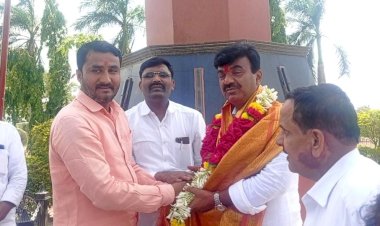 *विठ्ठलचे चेअरमन अभिजीत पाटील यांनी  जपली परिवाराची संस्कृती*  *आरोप प्रत्यारोप अन् काच फोडूनही विठ्ठलच्या वतीने केला नेत्यांचा सन्मान*