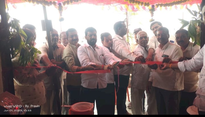 *युवकांनी दुग्ध व्यवसायाकडे  वळावे*  *भैरवनाथचे व्हा चेअरमन अनिल सावंत यांचे मदत करण्याचे आश्वासन* 