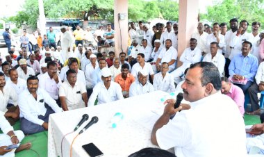 *एक गाव एक दिवस अंतर्गत महावितरणची सर्व कामे तात्काळ  पूर्ण करून घ्या...!* *महावितरण अधिकाऱ्यांना आमदार अवताडे यांचा सूचना*