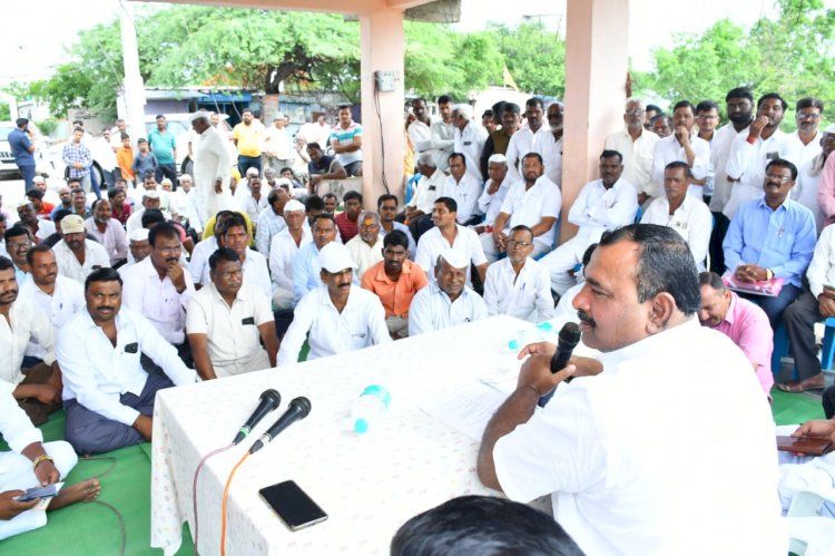 *एक गाव एक दिवस अंतर्गत महावितरणची सर्व कामे तात्काळ  पूर्ण करून घ्या...!* *महावितरण अधिकाऱ्यांना आमदार अवताडे यांचा सूचना*