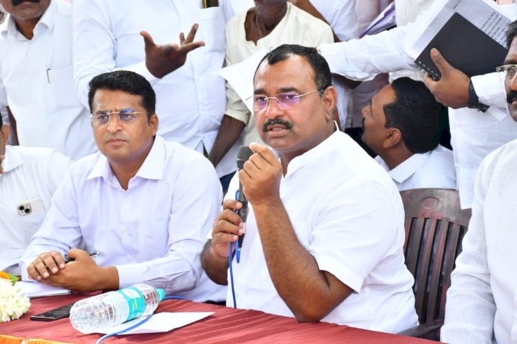 *वैशिष्ट्यपूर्ण योजनेअंतर्गत पंढरपूर व मंगळवेढा नगरपरिषदांच्या विविध विकास कामांना १० कोटी रुपये निधी मंजूर* - *आमदार समाधान आवताडे यांची माहिती*