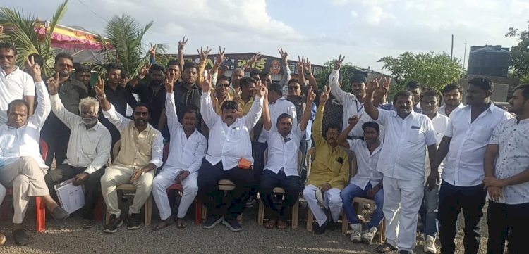 *मोहोळ पंढरपूर विधानसभा मतदार संघातील राजकारण तापले*   *मतदार संघातील शेकडो कार्यकर्त्यांचा राजू खरे यांना पाठिंबा*  *छ. राजर्षी शाहू महाराज बहु. संस्थेच्या वतीने जंगी सत्कार*