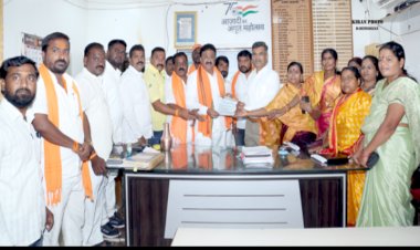 *पंढरीत जिल्हाप्रमुख संभाजीराजे शिंदे यांच्या नेतृत्वाखाली शिवसेना आक्रमक**सरकारला दहा दिवसांचा अल्टीमेटम*..  *दुष्काळग्रस्त तालुक्यांच्या फेरसर्वेक्षणाची मागणी* .