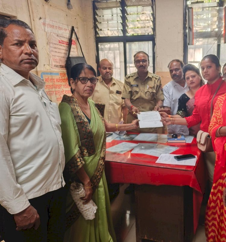 *तिऱ्हे मार्गाची एस टी वाहतूक सुरळीत करा करा*   प्रदेशाध्यक्षा प्रियांका परांडे यांच्या नेतृत्वाखाली ग्राहक समिती आक्रमक  मोहोळ आणि पंढरपूर आगाराला दिला रस्ता रोको आंदोलनाचा ईशारा