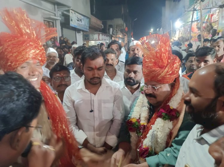 *उद्योजक राजाभाऊ खरे यांचे बेगमपूर येथे स्वागत*  *उरुस निमित्ताने माँ बेगमबेसाब  दर्ग्यास घातली चादर*