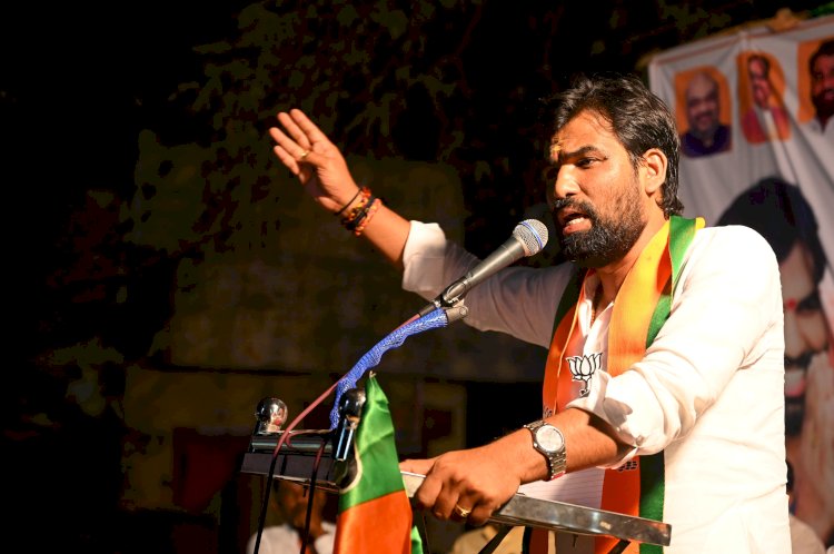 *पंतप्रधान नरेंद्र मोदींनीच आणली विकासाची गंगा*  *महायुतीचे उमेदवार आमदार राम सातपुते याचे प्रतिपादन*     *जेऊरमध्ये झालेल्या जाहीर सभेला प्रचंड गर्दी*