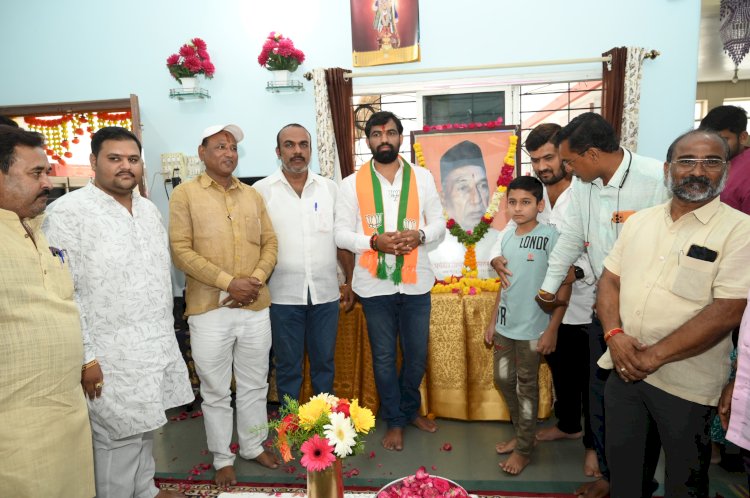 *धर्मवीर वि. रा. पाटील यांच्या स्मारकासाठी करणार पाठपुरावा*  *भाजप आणि महायुतीचे उमेदवार आमदार राम सातपुते यांचे आश्वासन*  : *धर्मवीर वि. रा. पाटील यांना जयंतीनिमित्त अभिवादन