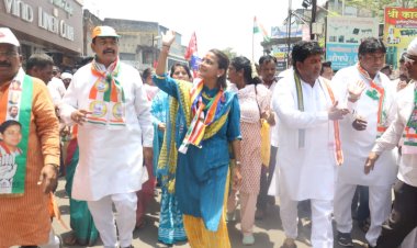 *मतदारांच्या प्रतिसादाने आ. प्रणिती शिंदे यांच्या प्रचारात उत्साह*  *सोलापूर लोकसभेचा विजय तुम्हा सर्वांचा असेल*    *आ.प्रणिती शिंदे यांनाही लागली आहे विजयाचीच चाहूल*