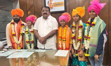 *दिल्लीत यश मिळालेल्या खेळाडूंचा नागेशदादा फाटे यांचेकडून सन्मान*  *पंढरीतील दिव्या स्पोर्टस् क्लबच्या विद्यार्थिनींचे मोठे यश*