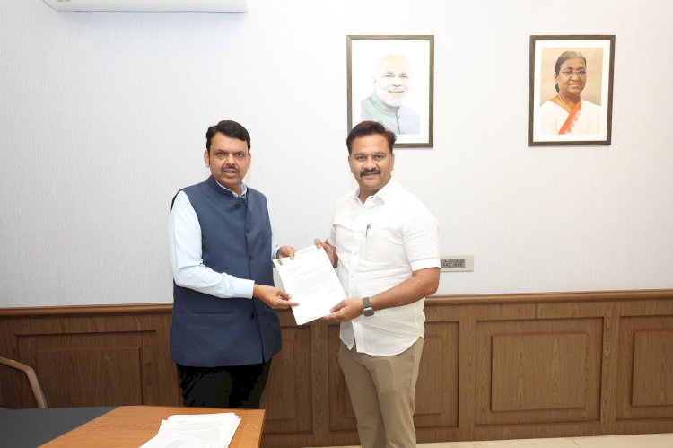 *वादळी वाऱ्यातील नुकसानीची सरसकट भरपाई मिळावी*  *ना. फडणवीस यांच्याकडे अभिजीत पाटील यांची निवेदनाद्वारे मागणी*