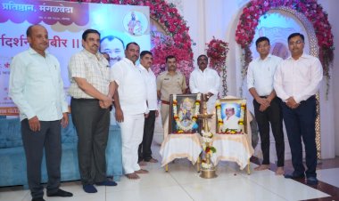 *आ. समाधान आवताडे यांनी राबविला  स्तुत्य उपक्रम*  *पंढरीत गुणवंत विद्यार्थ्यांचा केला सन्मान*  *पुढील शिक्षणासाठी माजी सनदी अधिकारी इंद्रजित देशमुख यांनी केले मार्गदर्शन*