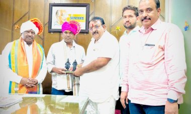 *प्रदेश सरचिटणीस यांची प्रदेशाध्यक्ष नागेशदादा फाटे यांच्या संपर्क कार्यालयास सदिच्छा भेट*  *फाटे परिवाराच्या वतीने यथोचित सन्मान*