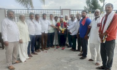 *मोहोळचे वारकरी बांधवानी केला राजू खरे यांचा पंढरीत येवून सत्कार*