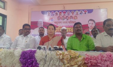 *सत्तेच्या मोहात अडकलेल्या नेत्यांना समाजातील समस्याचा विसर*  *बहुजन रयत परिषदेच्या नेत्या कोमलताई ढोबळे  यांचा सत्तधाऱ्यावर  घणाघात*  *पंढरीत पार पडले बहुजन रयत परिषद प. महाराष्ट्र विभागीय कार्यकर्ता संवाद अभियान* 