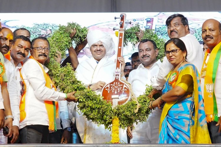 *दुष्काळी तालुका हा कलंक पुसण्यासाठी पुन्हा एकदा अवताडे यांना आशीर्वाद द्या- देवेंद्र फडणवीस*  *आगामी विधानसभेला पुन्हा एकदा आ.समाधान आवताडे असल्याचेच स्पष्ट संकेत*