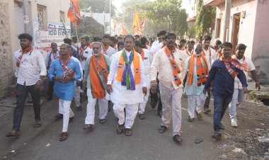 *मंगळवेढ्यातही मनसेचे उमेदवार दिलीप धोत्रे यांच्या पदयात्रेस रेकॉर्ड ब्रेक गर्दी*  *जनतेच्या मिळणाऱ्या पाठबळामुळे माझा विजय निश्चित*  *दिलीप धोत्रे  यांना भक्कम खात्री*