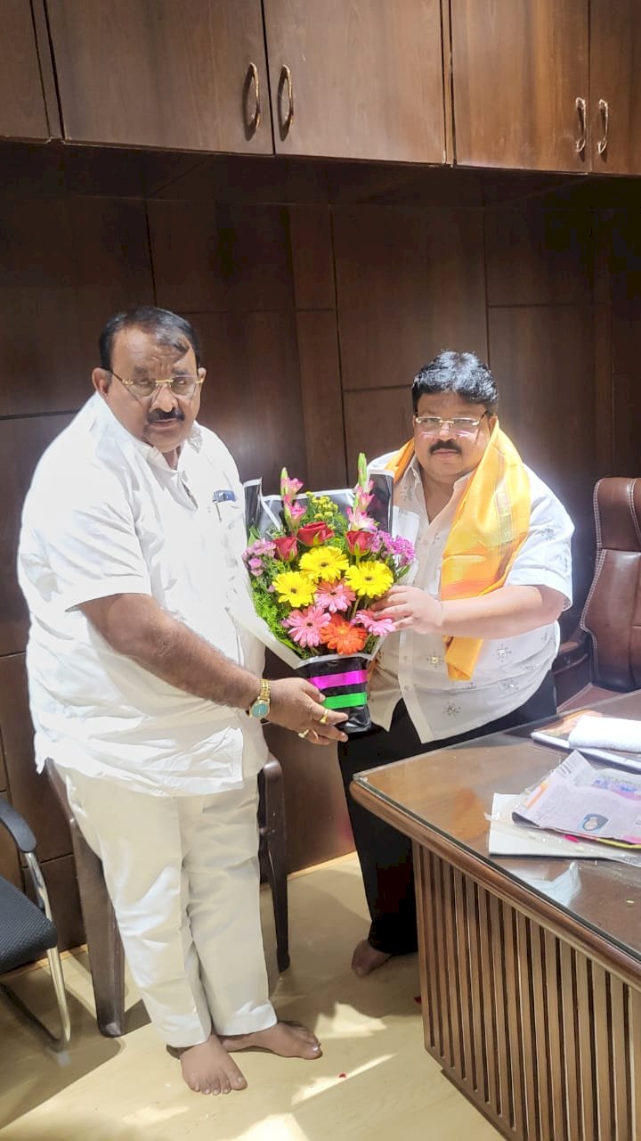 *आ. राजाभाऊ खरे यांचा प्रदेशाध्यक्ष नागेशदादा फाटे यांचेकडून सत्कार* 