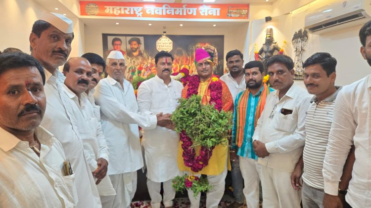 *पंढरीत मनसे नेते दिलीप धोत्रे यांचा वाढदिवस विविध सामाजिक कार्यक्रमांनी साजरा*  *वृक्षारोपण, शालेय साहित्य वाटप, रिक्षाचालकांना मोफत गॅस वाटप कार्यक्रम संपन्न*   *वाढदिवसानिमित्त शुभेच्छा देण्यासाठी मनसे कार्यालयात दिवसभर नागरिकांची गर्दी* 