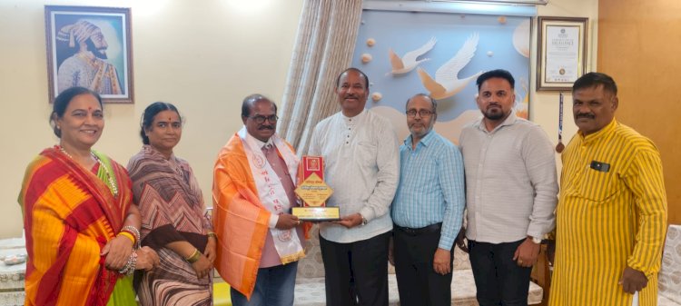 *राजा माने यांना "शांतीदूत" राज्यस्तरीय पुरस्कार प्रदान*  *डॉ. विठ्ठलराव जाधव यांच्या हस्ते सन्मान*