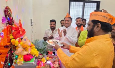 *हॉटेल ग्रँडवर घेतला शिवसेना आणि मनसे नेत्यांनी एकत्रित घेतले स्नेहभोजन*  *जिल्हाप्रमुख अजय दासरी आणि दिलीप धोत्रे यांच्या हस्ते सपन्न झाली श्री गणेशाची एकत्रित आरती*