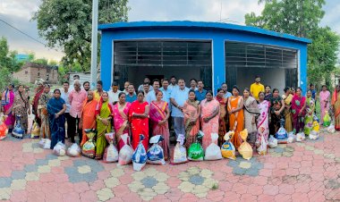 *अतिवृष्टी बाधित नागरिकांना राष्ट्रवादी काँग्रेस शरदचंद्र पवार पक्षाची मोलाची मदत*  *अतिवृष्टीमुळे घरांची पडझड झालेल्या कुटुंबाशी राष्ट्रवादीचे नेते नागेश फाटे यांनी साधला संवाद*