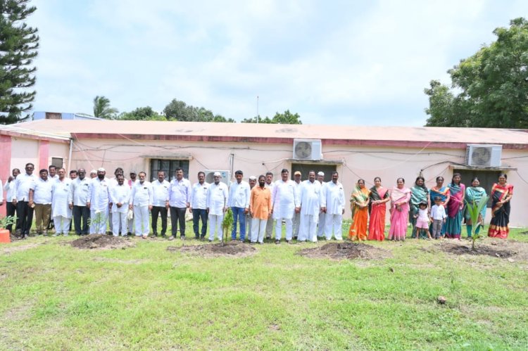 *चेअरमन कल्याणराव काळे यांच्या वाढदिवसानिमित्त्‍  सहकार  शिरोमणीवर  विविध कार्यक्रम*