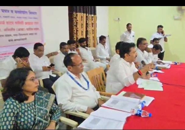 *शेतकरी आणि शिक्षण  कर्जासाठी अडवणूक नकोच: आ.अभिजीत पाटील*.  *पंढरपूर तालुक्यातील नागरिकांच्या अडीअडचणी सोडवण्यासाठी आ.पाटील यांनी बँकांची घेतली आढावा बैठक*   *दत्तक बँकांची अट न घालता शेतकऱ्यांना कर्ज देण्याबाबत केल्या सूचना* 