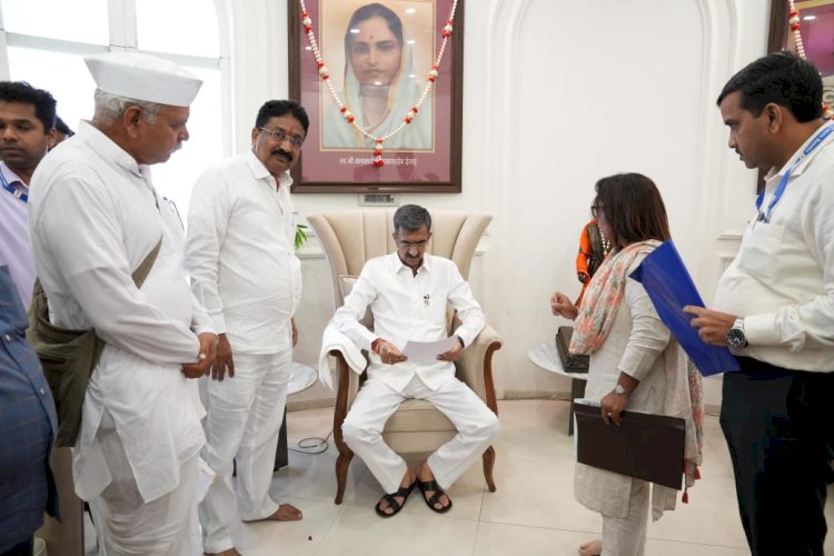 *भाळवणीच्या भवानीदेवी मंदिराच्या सुशोभीकरणासाठी ५ कोटी निधीची मागणी* *पर्यटनमंत्री शंभूराजे देसाई यांना जिल्हाप्रमुख संभाजी शिंदे यांचे निवेदन*