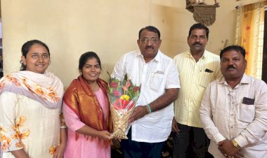 *राष्ट्रवादीच्या वतीने महसूल सहाय्यकपदी निवड झाल्याबद्दल सोनिया कागदे यांचा सन्मान*  *प्रदेशाध्यक्ष नागेशदादा फाटे यांच्या हस्ते झाला सन्मान*