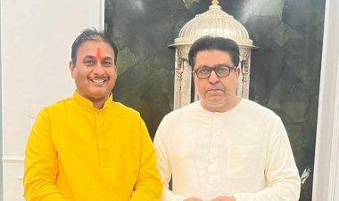 *पंढरपूर नगरपालिकेतील यशानंतर दिलीपबापू धोत्रे हे राज ठाकरे यांचे भेटीला*  *सोलापूर जिल्ह्यातील आगामी राजकीय घडामोडीवर झाली गुप्त चर्चा*