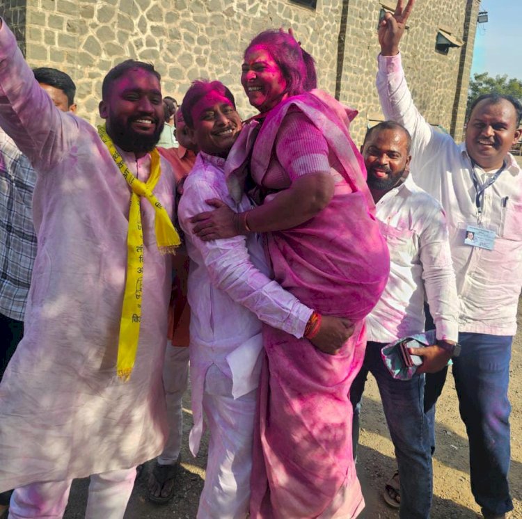 *पंढरीत मनसेचे नेते दिलीप धोत्रे यांच्या मध्यस्थीला मिळाले यश*   *नगराध्यक्षसह  पत्नीचाही मोठ्या मताधिक्याने नगरसेविका पदासाठी विजय* 