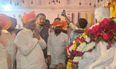 *मनसेचे नेते दिलीपबापू धोत्रे यांनी सिंदखेड राजा येथील माँसाहेब जिजाऊंना केले अभिवादन*