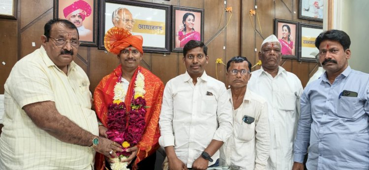 *बृहन्मुंबई महानगरपालिका कार्यकारी सहाय्यक पदी निवड झाल्याबद्दल उमेश पोरे यांचा सत्कार*