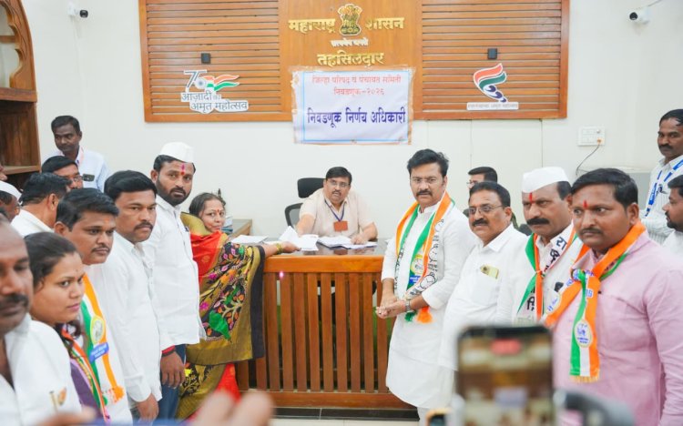 *आ. अभिजीत पाटील यांच्या गटाकडून  अर्ज दाखल*  *भालके गटासोबत युतीसाठी बोलणं सुरू आहे)*   *आ. अभिजीत पाटील यांची जोरदार रणनीती*