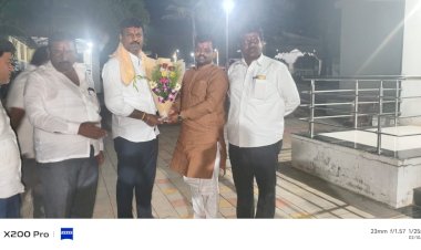 *निवडणूक संपताच वाखरी गटात जपली संस्कृती !*  *उमेदवार मिस्टरानी भेटून दिल्या एकमेकांना शुभेच्छा*   *समाधान काळे यांना वाढदिवसानिमित्त संतोष बागल यांनी दिल्या शुभेच्छा* 