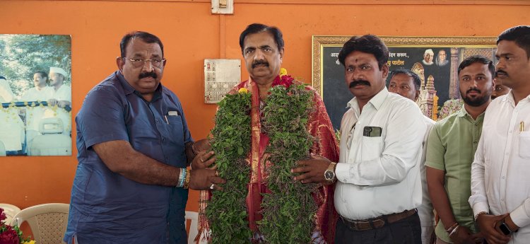 *सांगलीत राष्ट्रवादीचा डंका; नागेश फाटे यांच्याकडून जयंतराव पाटील यांचा 'पंढरीच्या' तुळशीहाराने सन्मान*