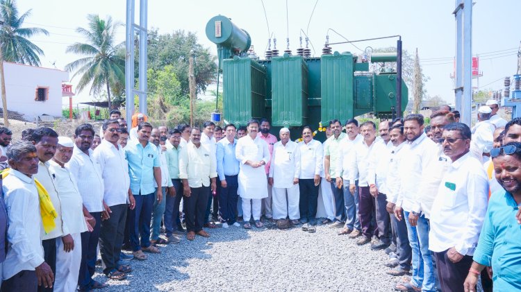 *शेतकऱ्यांना लाईट देणं महत्त्वाचे*- आ.अभिजीत पाटील  *बाभुळगांव येथे ५एम.व्ही.ए. नवीन ट्रान्सफॉर्मरचे उद्घाटन संपन्न*