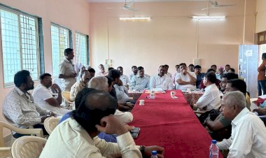 *गॅस आणि इंधनचा पुरवठा सुरळीत ठेवा*   *आ. समाधान आवताडे यांच्या  सक्त सूचना*  *गॅस एजन्सी प्रतिनिधी, पेट्रोल पंप चालक आणि प्रशासना बरोबर साधला संयुक्तसंवाद* 