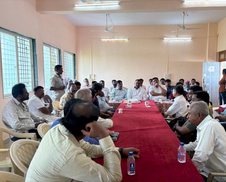 *गॅस आणि इंधनचा पुरवठा सुरळीत ठेवा*   *आ. समाधान आवताडे यांच्या  सक्त सूचना*  *गॅस एजन्सी प्रतिनिधी, पेट्रोल पंप चालक आणि प्रशासना बरोबर साधला संयुक्तसंवाद* 