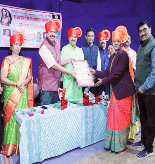 *वृषाली कुलकर्णी यांना राज्यस्तरीय राजमाता जिजाऊ पुरस्कार प्रदान*