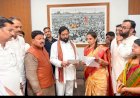 *पंढरीत आलेल्या भाविकांना सेवा सुविधा पुरविण्यासाठी वैशिष्ट्यपूर्ण योजने अंतर्गत५ कोटींचा निधी मंजूर*  *नगराध्यक्षा डॉ.प्राणितीताई भालके यांच्या मागणीची सरकारकडून दखल*  *उपमुख्यमंत्री ना.एकनाथ शिंदे यांनी मंजुरी देत  नगराध्यक्ष  यांच्याकडे चक्क हातात दिला निधीचा जी आर.*