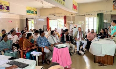 *आषाढी वारीसाठी सोलापूर जिल्हा परिषद आरोग्य विभाग सज्ज*   *कासेगाव येथील नियोजनाच्या आढावा  बैठकीत  जिल्हा परिषद शिक्षण व आरोग्य समितीचे सभापती चेतनसिंह केदार सावंत  यांच्या सुविधा देण्यासंदर्भात सूचना*