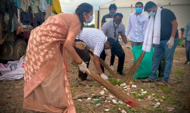 *आषाढी यात्रेनंतर पंढरपूरमध्ये महास्वच्छता मोहीम*  *नगराध्यक्षा डॉ.प्रणिताताई भालके यांचा स्वच्छता मोहिमेत सहभाग*