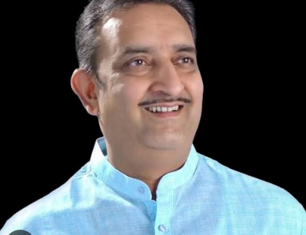 *मुंढेवाडी येथील भीमा नदीवरील मंजूर पुलाचे 'पूल कम बंधाऱ्यात रूपांतर करा; आमदार प्रशांत परिचारकांची मुख्यमंत्र्यांकडे आग्रही मागणी*  *मुख्यमंत्र्यांची सकारात्मक भूमिका; तातडीने कार्यवाही करण्याचे संबंधित विभागांना आदेश, प्रश्न लवकरात लवकर मार्गी लावण्याचे दिले आश्वासन*