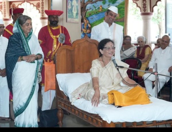 *जीवनाचा अर्थ उलगडणारी वारी एकदातरी करावी*  *ह.भ.प. भगवतीताई दांडेकर यांचे प्रतिपादन*;  *विश्वशांती गुरुकुल, वाखरी येथे प्रवचन*