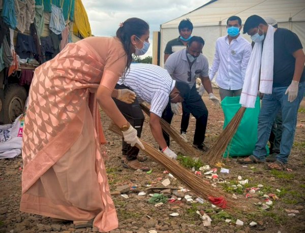 *आषाढी यात्रेनंतर पंढरपूरमध्ये महास्वच्छता मोहीम*  *नगराध्यक्षा डॉ.प्रणिताताई भालके यांचा स्वच्छता मोहिमेत सहभाग*